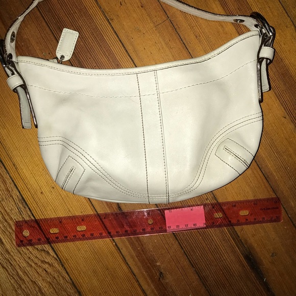 Coach purse , USED, winter white color , LEATHER - Picture 2 of 8